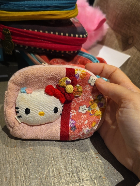 Hello Kitty Handbags - Hello Kitty Pink Floral Appliqué Coin Purse